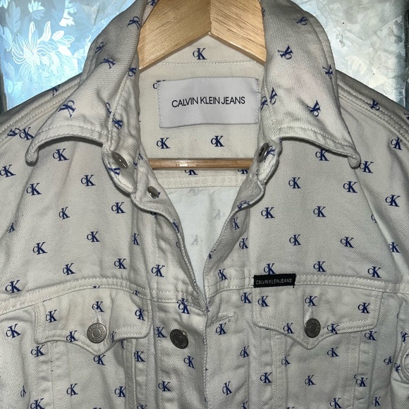 Calvin Klein Jeans White Jacket with Blue Logo Pattern - Picture 1 of 4